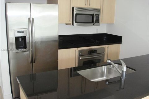 Снять в аренду кондоминиум в Майами, Флорида 2 спальни, 99.96м2, № 2077965 - фото 3