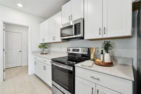 Casa en venta en San Antonio, Florida, 5 dormitorios, 221.94 m2 № 1870847 - foto 8