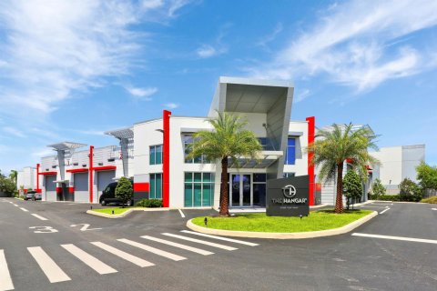Commercial property in Riviera Beach, Florida № 2250565 - photo 2