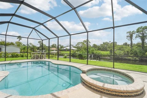 House in Port Charlotte, Florida 3 bedrooms, 183.3 sq.m. № 1842152 - photo 23