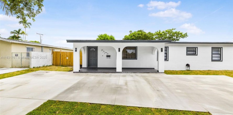 Villa ou maison à Miami, Floride 3 chambres, 127 m2 № 1818181