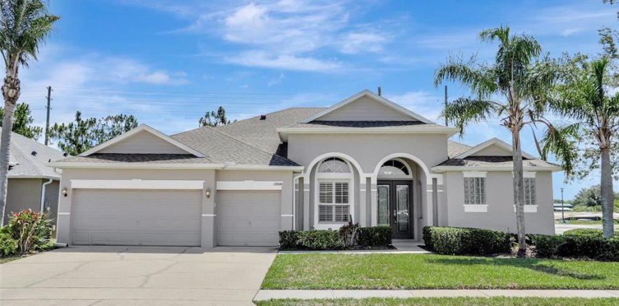 House in Orlando, Florida 5 bedrooms, 266.44 sq.m. № 1735337