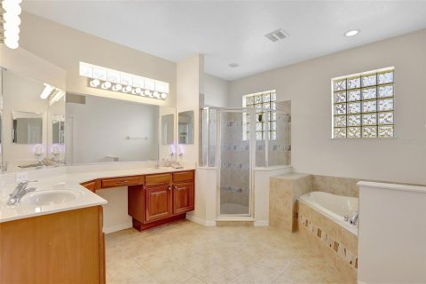 House in Orlando, Florida 5 bedrooms, 266.44 sq.m. № 1735337 - photo 18