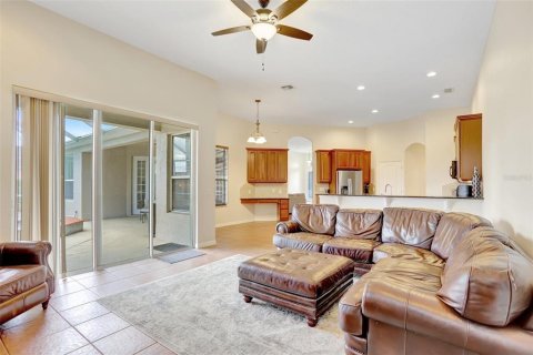 House in Orlando, Florida 5 bedrooms, 266.44 sq.m. № 1735337 - photo 14