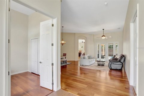 House in Orlando, Florida 5 bedrooms, 266.44 sq.m. № 1735337 - photo 4