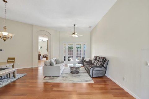 House in Orlando, Florida 5 bedrooms, 266.44 sq.m. № 1735337 - photo 5