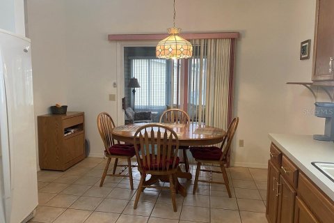 House in Lady Lake, Florida 2 bedrooms, 147.16 sq.m. № 2277376 - photo 5