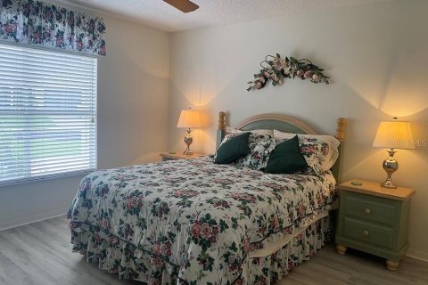 House in Lady Lake, Florida 2 bedrooms, 147.16 sq.m. № 2277376 - photo 9