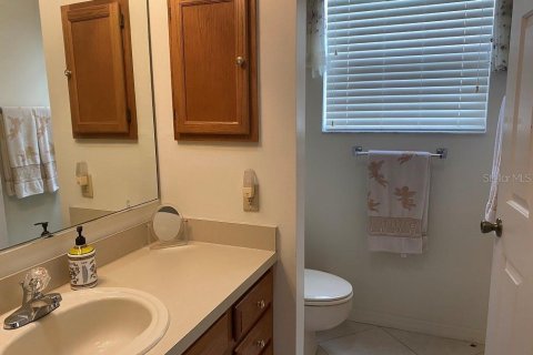 House in Lady Lake, Florida 2 bedrooms, 147.16 sq.m. № 2277376 - photo 8