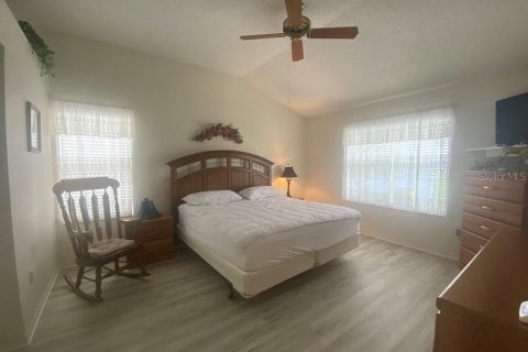 House in Lady Lake, Florida 2 bedrooms, 147.16 sq.m. № 2277376 - photo 6