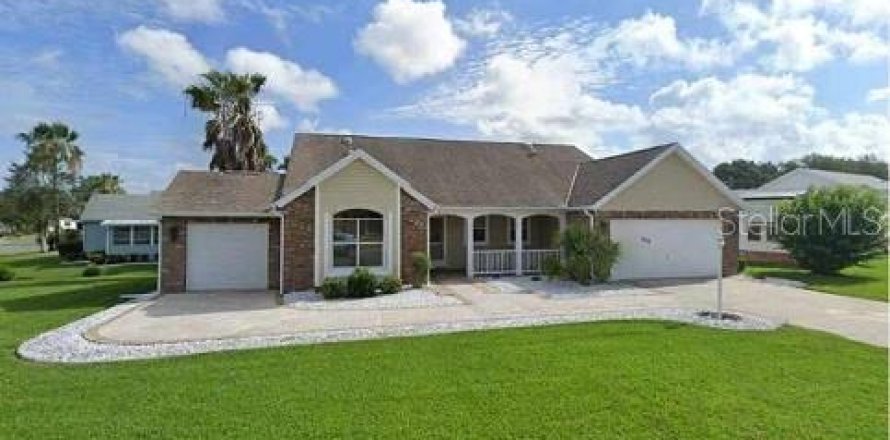 House in Lady Lake, Florida 2 bedrooms, 147.16 sq.m. № 2277376
