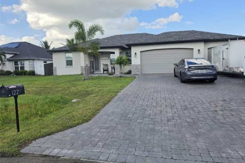 Villa ou maison à Cape Coral, Floride 4 chambres, 170.01 m2 № 2425518