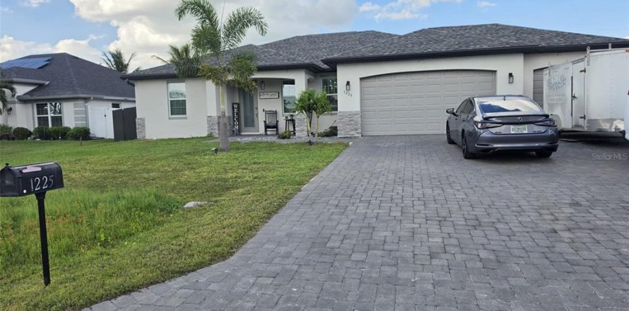 Villa ou maison à Cape Coral, Floride 4 chambres, 170.01 m2 № 2425518