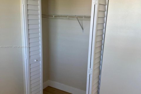 Снять в аренду кондоминиум в Майами, Флорида 2 спальни, № 1998834 - фото 12