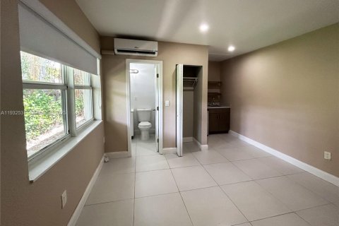 Apartamento en alquiler en Miami, Florida, 18.58 m2 № 1990901 - foto 3