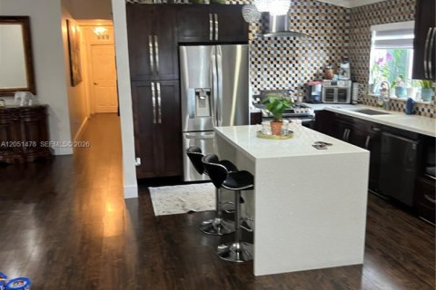 House in Miami, Florida 5 bedrooms, 163.88 sq.m. № 2168083 - photo 7