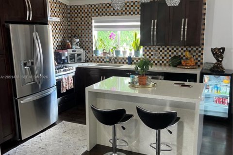 House in Miami, Florida 5 bedrooms, 163.88 sq.m. № 2168083 - photo 5