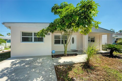 Villa ou maison à Gulfport, Floride 3 chambres, 100.43 m2 № 2419200