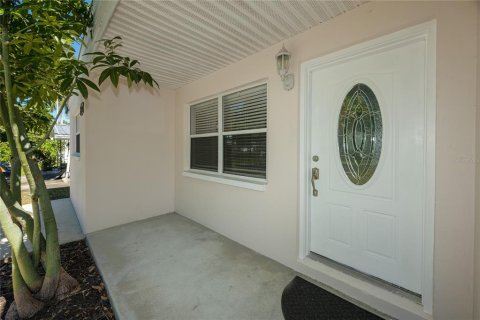 Villa ou maison à vendre à Gulfport, Floride: 3 chambres, 100.43 m2 № 2419200 - photo 2