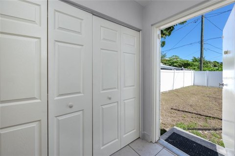 Villa ou maison à vendre à Gulfport, Floride: 3 chambres, 100.43 m2 № 2419200 - photo 13