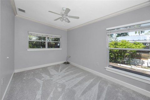Villa ou maison à vendre à Gulfport, Floride: 3 chambres, 100.43 m2 № 2419200 - photo 17