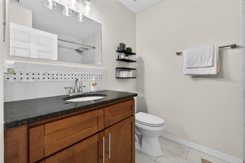 House in Tampa, Florida 3 bedrooms, 111.48 sq.m. № 2220760 - photo 12