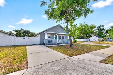 House in Tampa, Florida 3 bedrooms, 111.48 sq.m. № 2220760 - photo 29