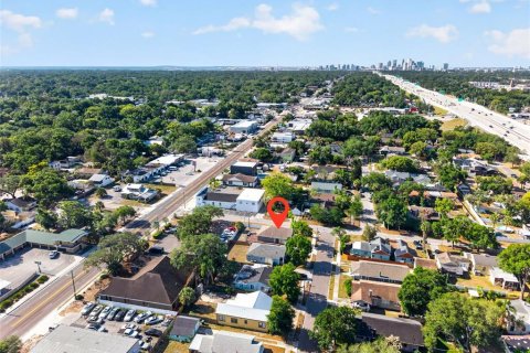 House in Tampa, Florida 3 bedrooms, 111.48 sq.m. № 2220760 - photo 25