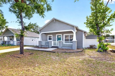 House in Tampa, Florida 3 bedrooms, 111.48 sq.m. № 2220760 - photo 28