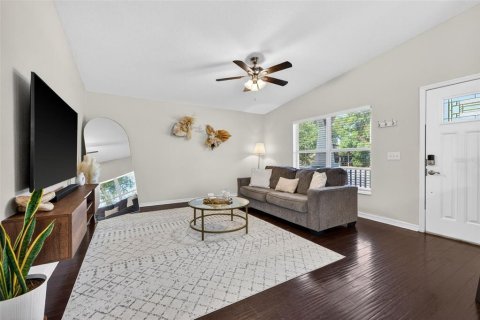 House in Tampa, Florida 3 bedrooms, 111.48 sq.m. № 2220760 - photo 4