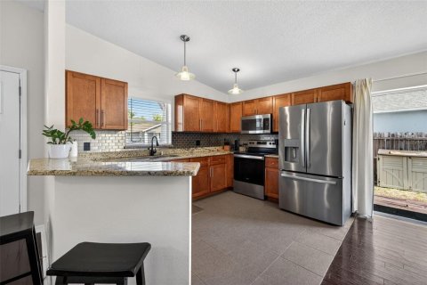 House in Tampa, Florida 3 bedrooms, 111.48 sq.m. № 2220760 - photo 9