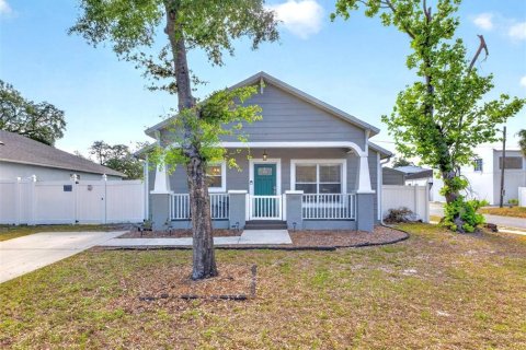 House in Tampa, Florida 3 bedrooms, 111.48 sq.m. № 2220760 - photo 30