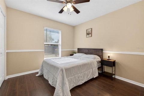 House in Tampa, Florida 3 bedrooms, 111.48 sq.m. № 2220760 - photo 15