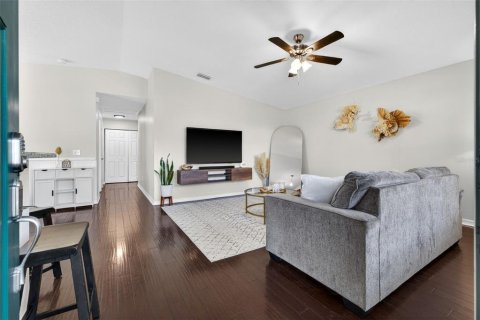 House in Tampa, Florida 3 bedrooms, 111.48 sq.m. № 2220760 - photo 3