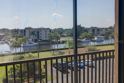 Condo in Punta Gorda, Florida, 2 bedrooms  № 216664 - photo 17