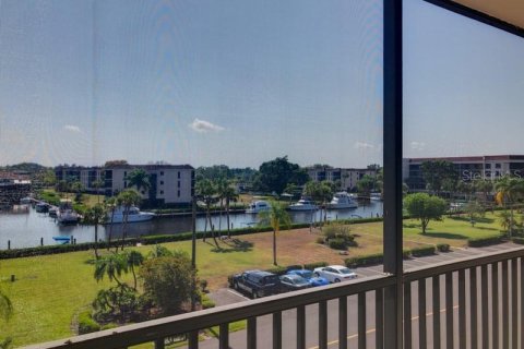 Condo in Punta Gorda, Florida, 2 bedrooms  № 216664 - photo 18
