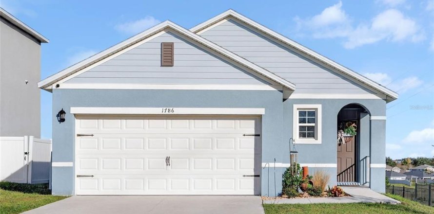 House in Clermont, Florida 3 bedrooms, 140.84 sq.m. № 2141982