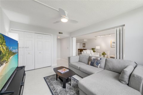 Condo in Weston, Florida, 2 bedrooms  № 1763186 - photo 18