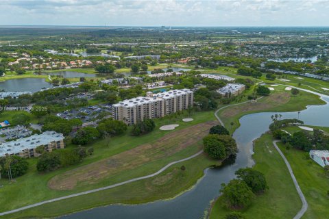 Condo in Weston, Florida, 2 bedrooms  № 1763186 - photo 22