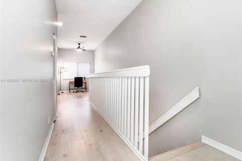 Touwnhouse à louer à Fort Lauderdale, Floride: 2 chambres, 156.08 m2 № 2057268 - photo 12