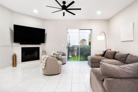 Touwnhouse à louer à Fort Lauderdale, Floride: 2 chambres, 156.08 m2 № 2057268 - photo 10