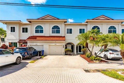 Touwnhouse à louer à Fort Lauderdale, Floride: 2 chambres, 156.08 m2 № 2057268 - photo 2