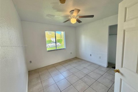 Снять в аренду виллу или дом в Майами, Флорида 4 спальни, 167.22м2, № 1955927 - фото 7