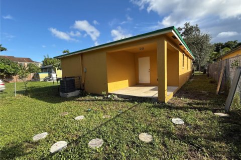 Снять в аренду виллу или дом в Майами, Флорида 4 спальни, 167.22м2, № 1955927 - фото 11