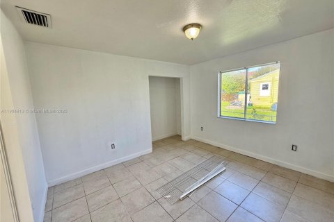 Снять в аренду виллу или дом в Майами, Флорида 4 спальни, 167.22м2, № 1955927 - фото 8