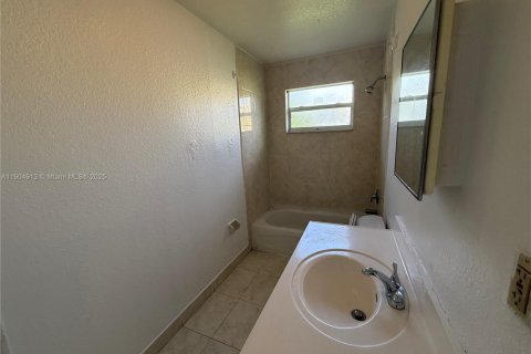 Снять в аренду виллу или дом в Майами, Флорида 4 спальни, 167.22м2, № 1955927 - фото 6