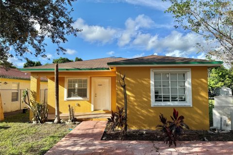 Дом в Майами, Флорида 4 спальни, 167.22м2 № 1955927