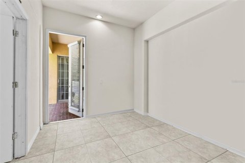 House in Tampa, Florida 5 bedrooms, 301.1 sq.m. № 2212362 - photo 23
