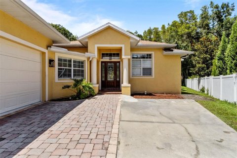 House in Tampa, Florida 5 bedrooms, 301.1 sq.m. № 2212362 - photo 2