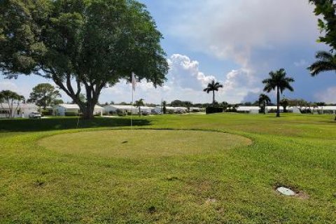 House in Boynton Beach, Florida 2 bedrooms, 122.35 sq.m. № 627304 - photo 1